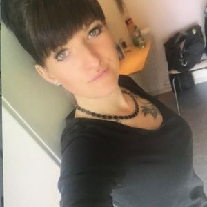 Meet your Posher, Emilie